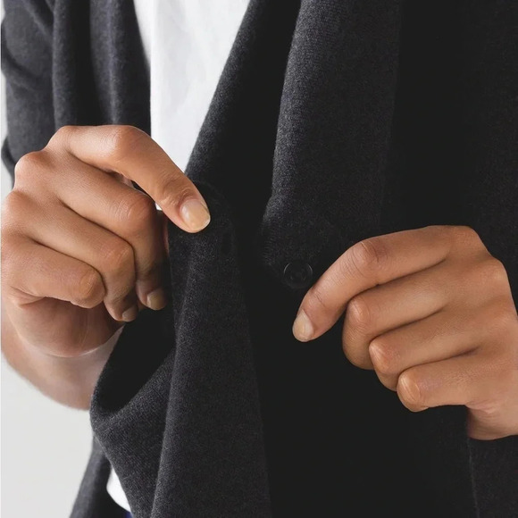 Lululemon After Asana Wrap Heathered Black Boolux Cashmere Blend Pockets Layered - Picture 3 of 11